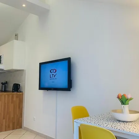 Apartment M A R 1