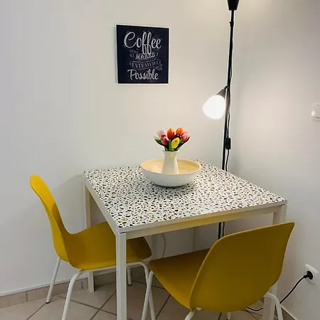 M A R 1 Apartment *