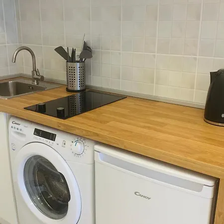M A R 1 Apartment *